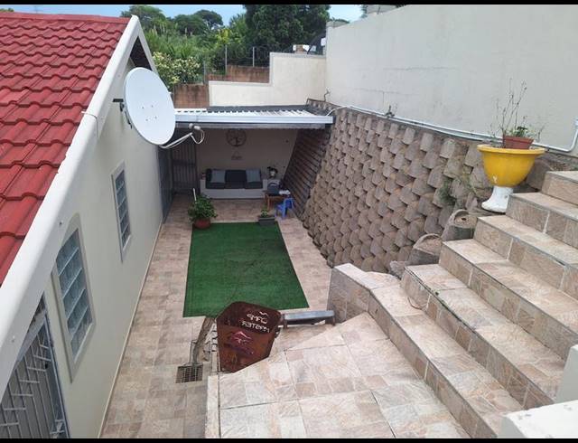 3 BEDROOM HOUSE FOR SALE IN NEWLANDS WEST